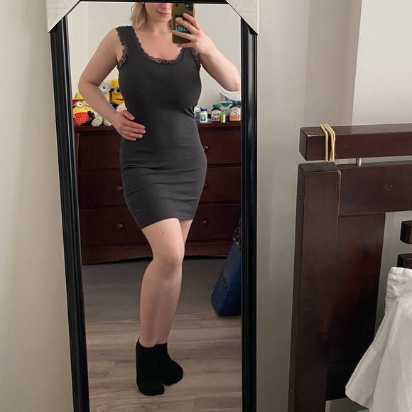 Lace-trimmed Ribbed Dress - Picture 5 of 6